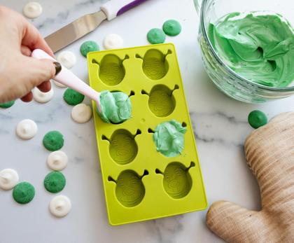 Imagem de Molde de silicone flexível Ice Cube Tray Silver Buffalo Shrek