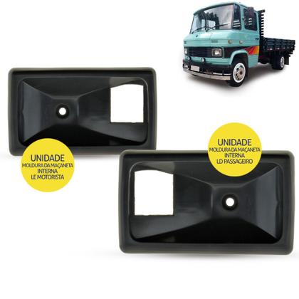 Imagem de Moldura da Maçaneta Interna da Porta Dianteira Preto Caminhão Mercedes Benz 608 1967 a 1984