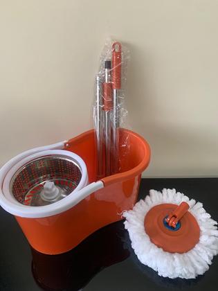 Imagem de Mop Giratório com Cesto Inox Esfregão Multiuso Refil Microfibra Lava Limpa e Seca Balde de 10 Litros sem Rodinhas para Limpeza Pesada