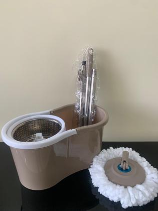 Imagem de Mop Giratório com Cesto Inox Esfregão Multiuso Refil Microfibra Lava Limpa e Seca Balde de 10 Litros sem Rodinhas para Limpeza Pesada