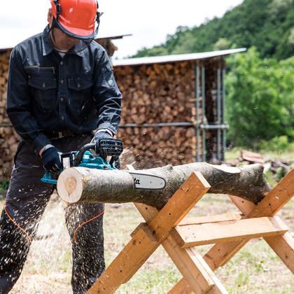 Imagem de Motosserra a bateria 36V sabre de 14" Brushless com 2 baterias e carregador duplo - DUC353ZC (110V/220V)