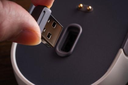 Imagem de Mouse 8BitDo Retro R8 PAW 3395 Sensor Óptico 26.000 DPI