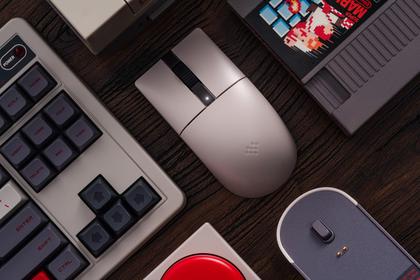 Imagem de Mouse 8BitDo Retro R8 PAW 3395 Sensor Óptico 26.000 DPI
