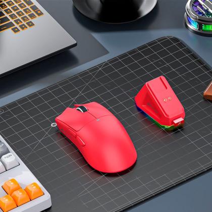 Imagem de Mouse Gamer sem Fio Attack Shark X11 com Base de Carregamento Magnético RGB, Tri-Mode, 22.000 DPI, Sensor Óptico PAW3311, 5 Botões - Vermelho