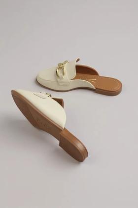 Imagem de Mule Feminino Vizzano Bico Redondo Com Adorno Branco Off