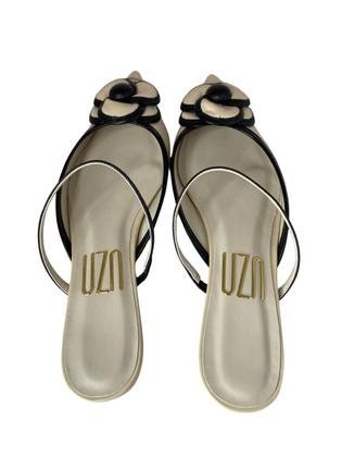 Imagem de Mule Uza Salto Baixo Bico Fino Com Detalhe de Flores