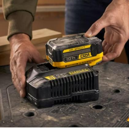 Imagem de Multiferramenta SCT500B-B3 20V Stanley SCB224CK-BR + Carregador Bivolt e Bolsa