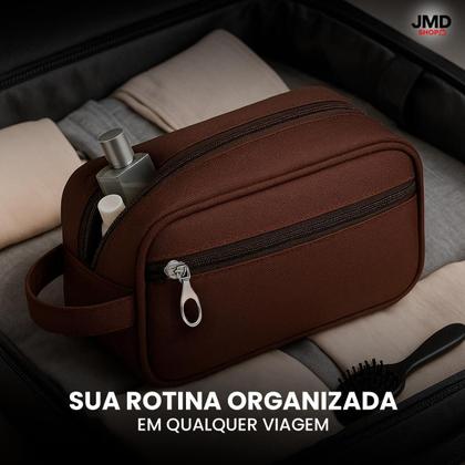 Imagem de Necessaire Unissex Impermeável em Poliéster com Zíper de Metal e Compartimento Frontal Fácil Acesso