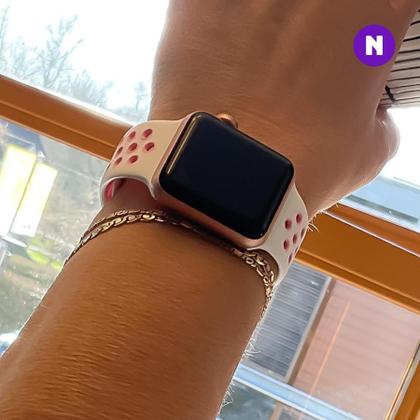 Imagem de NERDCASE, Pulseira NK Furadinha, Silicone, Compatível com Apple Watch, Serie 1-9, 38/40/41mm, Branca e Rosa