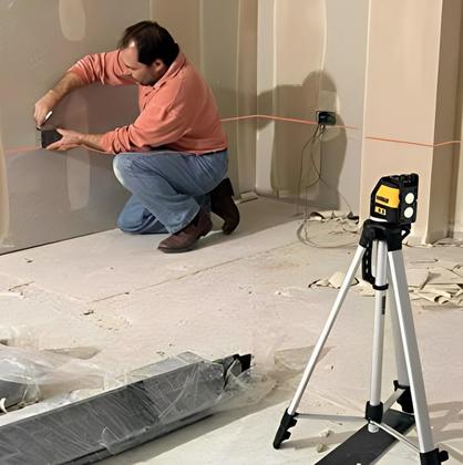 Imagem de Nível À Laser Auto Nivelador HORIZONTE/VERTICAL 15m - REF: DW088K -DEWALT