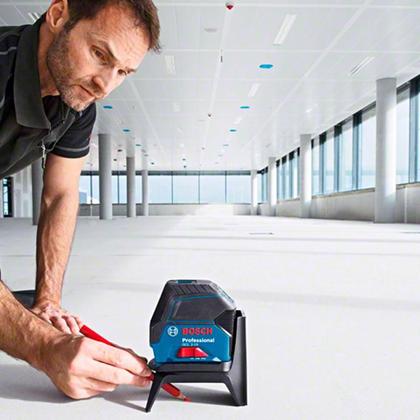 Imagem de Nível à Laser de Linhas GCL 2-15 com Maleta Base Magnética e Clipe de Teto BOSCH