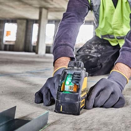 Imagem de Nivel DEWALT Verde a Laser 30 Metros com Tripé e Maleta DW088CGLA