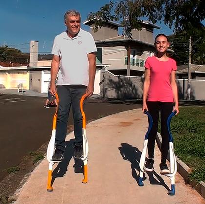 Imagem de Novo Brinquedo Perna De Pau Do Futuro Xleg Infantil Laranja + Acessórios