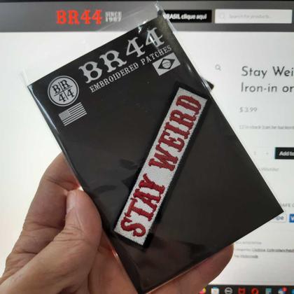 Imagem de NT0534T06 Stay Weird Patch Bordado Termo Adesivo ou Costura