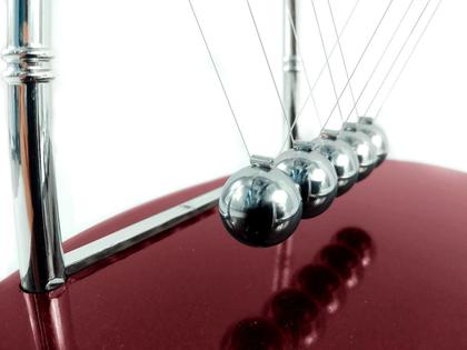 Imagem de Objeto Decorativo Pêndulo Newton Modelo Grande Modelo Oval