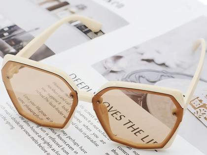 Imagem de Óculos de Sol Feminino GRANDE Quadrado Luxo EUROPEU Com Proteção 400UV