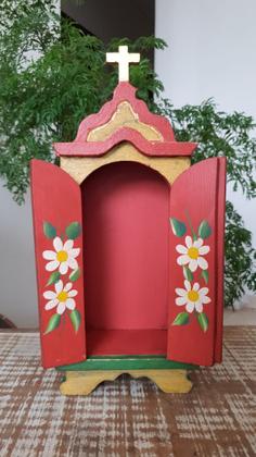 Imagem de Oratório Em Madeira Pintado a Mão Estilo Barroco - 33 x 14 cm