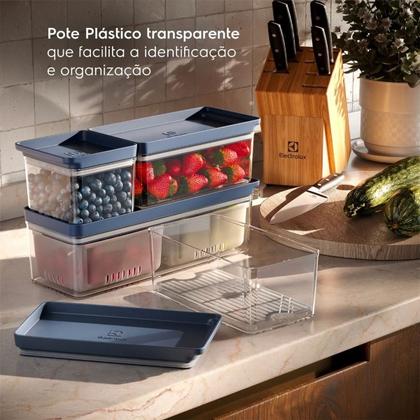 Imagem de Organizador de Geladeira Electrolux Experience 2,3L com Cesto Escorredor  Tampa Hermética, BPA Free, Ideal para Frutas