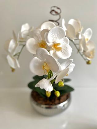 Imagem de Orquídea  Artificial Branca Arranjo Decorativo Vaso de Metal Inox  - Infiny