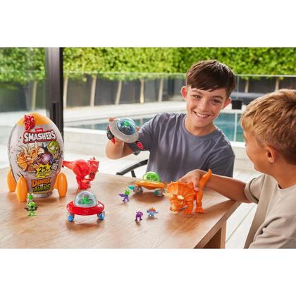 Imagem de Ovo Smashers Dino vs Aliens Triceratops Verde 25 Surpresas - Fun