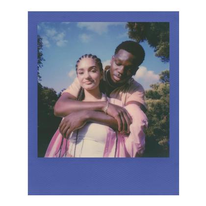 Imagem de Pacote amarelo de câmera instantânea analógica Polaroid Now Gen 3