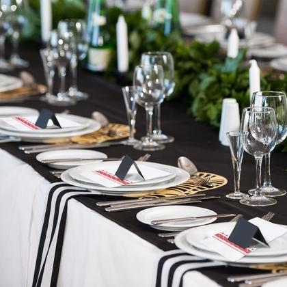 Imagem de Pacote de 200 toalhas de mão descartáveis Spiareal para banheiro de hóspedes