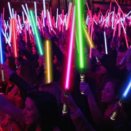 Imagem de Pacote de 4 Light Sabre VATOS, 15 cores, Light up com Sound Kids 3+