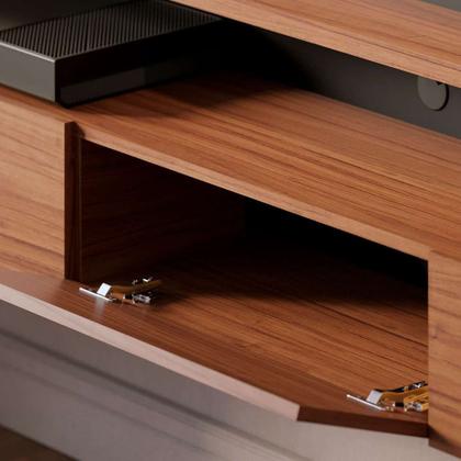 Painel de TV até 70 Polegadas Juriti Noce Milano e Preto - Colibri Imagem de Painel de TV até 70 Polegadas Juriti Noce Milano e Preto