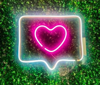 Imagem de Painel Neon Led Like Curtir Instagram Branco E  Rosa 30 Cm