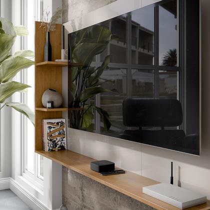 Imagem de Painel Para TV 50 Polegadas Sala/Quarto Suspenso Com Prateleira Nicho Berlim