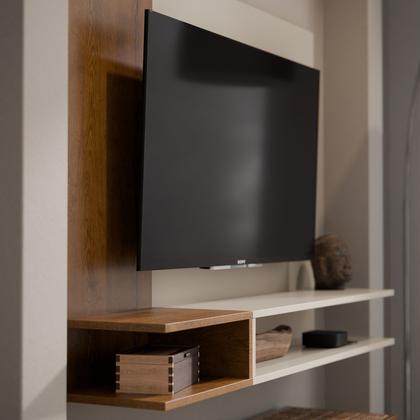 Imagem de Painel Para TV Quarto Sala Com Prateleira 50 Polegadas Nichos MILAO