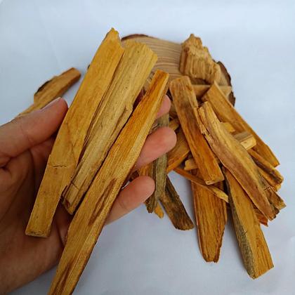 Imagem de Palo Santo Natural Peruano Várias Lascas 45g para Proteção e Defumação - Hadu Esotericos e Religiosos
