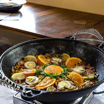 Imagem de Panela Mineira Wok em Ferro Alça Espiral Tampa Vidro 32cm 4L