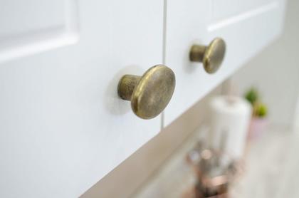 Imagem de Paneleiro Simples 2 Portas de Vidro 2 Gavetas Americana