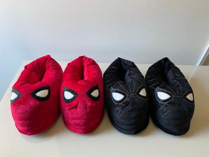 Imagem de Pantufa 3D adulto e infantil Aranha preto