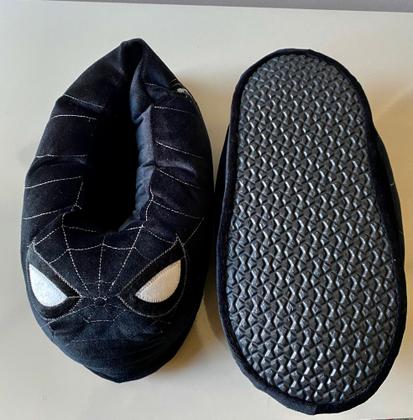 Imagem de Pantufa 3D adulto e infantil Aranha preto