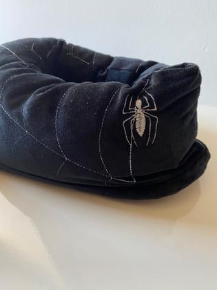 Imagem de Pantufa 3D adulto e infantil Aranha preto