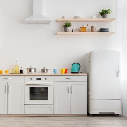 Imagem de Papel Adesivo Contact Branco Fosco Envelopamento Cozinha Móveis Armário Geladeira Parede Lousa 10mts
