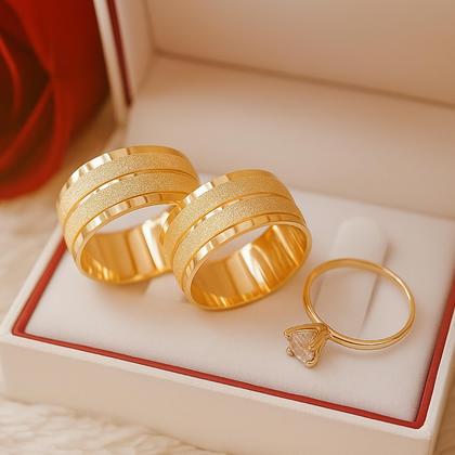 Imagem de Par Alianças 10mm Casamento Noivado Ouro Gravação Solitário Grossa Anatômica Banhadas Bodas