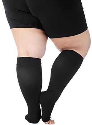 Imagem de Par Meia De Compressão PLUS SIZE 3/4 Sem Ponteira UNISSEX Para Idosos Obesos Diabéticos Com Varizes Dores e Pernas Inchadas