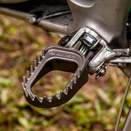 Imagem de Par Pedaleira Biker Shark Crf 230 Crf 250f Crf 300f Xr 200/250 Tornado Dt 200 Lander