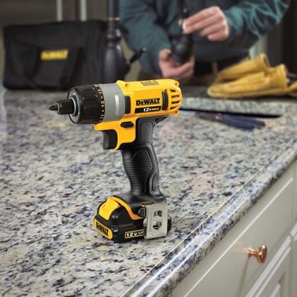 Imagem de Parafusadeira a Bateria 1/4" 12V Dewalt DCF610S2-BR