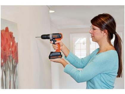 Imagem de Parafusadeira Black Decker a Bateria 20V 3/8” - Velocidade Reversível BCD702C1-BR