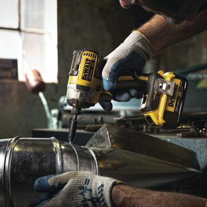 Imagem de Parafusadeira de Impacto 20V Max 2 Bateria 4.0Ah e Maleta DCF887M2 DeWalt