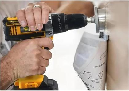 Imagem de Parafusadeira Furadeira a Bateria 21V Recarregável Sem Fio Profissional com Empunhadura Emborrachada Carregador Bivolt Alta Potência