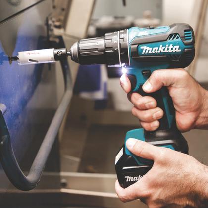 Imagem de Parafusadeira Furadeira de Impacto Makita 18V, 50Nm, com 2 Baterias 3,0Ah, Carregador, Maleta e Kit Bits 18un  Profissional  DHP485RF1J