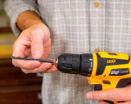 Imagem de Parafusadeira Furadeira Sem Fio 12v 12k3 Mandril 10mm Broca Maleta Wap