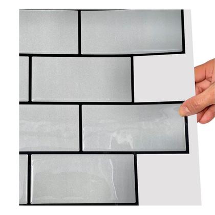 Imagem de Pastilha Adesiva Resinada Metrô Cinza com Rejunte Preto - 38,5cm x 29,5cm