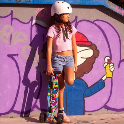 Imagem de Patinete Infantil 3 Rodas Dobrável Com Led Conect Brinq Bv0011 Brinquedo Para Crianças Estável, Seguro E Divertido Colorido