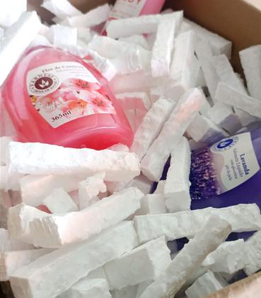 Imagem de Pedaços De Isopor Cubos E Tiras para Enchimento Puff 230 Lts